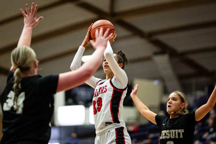 Clackamas Jesuit 6A Oregon girls basketball quarterfinal 2024 Naji Saker-10